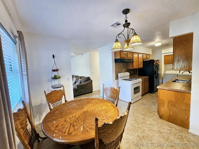 8663 W Rocky Top Road, Fort Gibson, OK 74434
