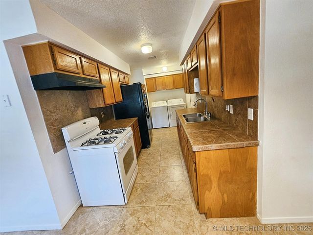 8663 W Rocky Top Road, Fort Gibson, OK 74434