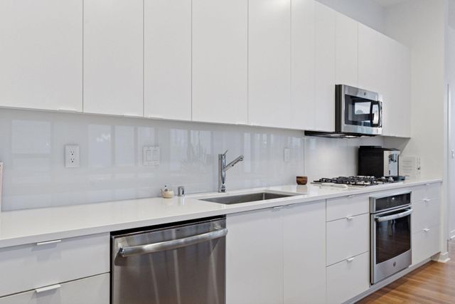 1240 S 2nd Street 221, Minneapolis, MN 55415