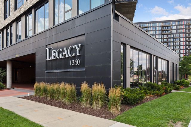 1240 S 2nd Street 221, Minneapolis, MN 55415