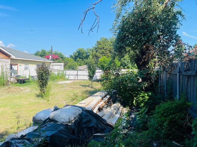 2715 Lenway Street, Dallas, TX 75215