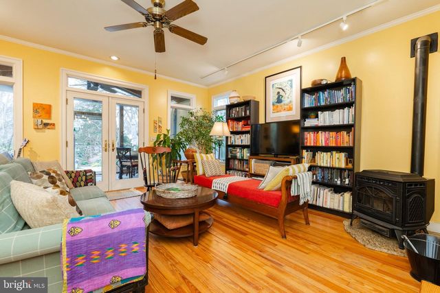 307 W GERMAN ST, Shepherdstown, WV 25443