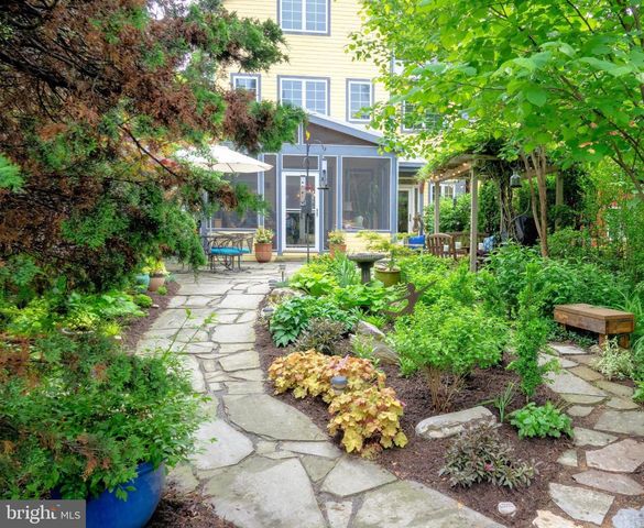 307 W GERMAN ST, Shepherdstown, WV 25443