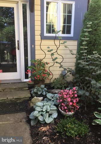 307 W GERMAN ST, Shepherdstown, WV 25443