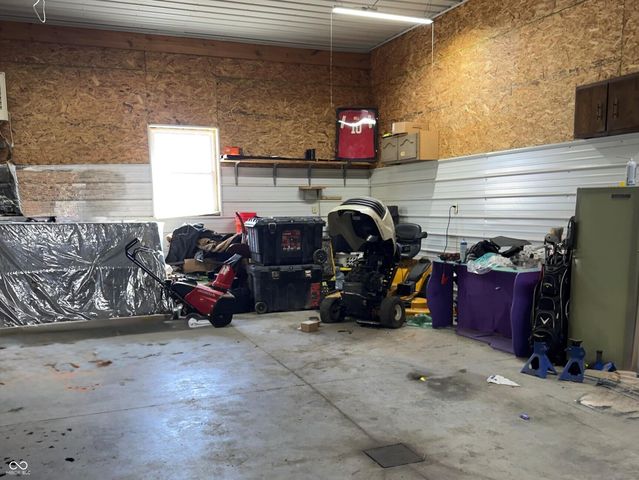 15241 E Jackson Road, Hope, IN 47246