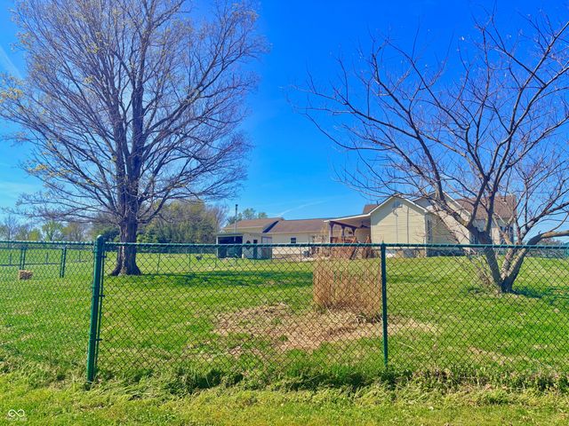 15241 E Jackson Road, Hope, IN 47246