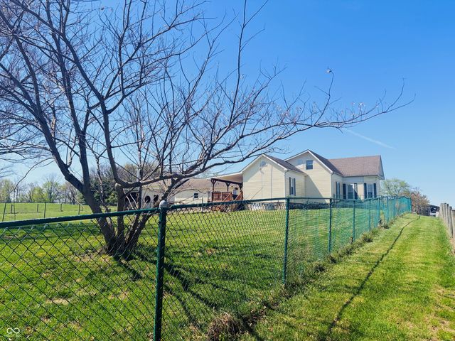 15241 E Jackson Road, Hope, IN 47246