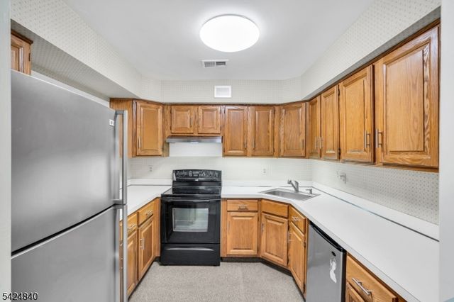 11 Cindy Ct, Lebanon Boro, NJ 08833