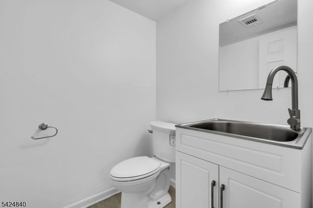 11 Cindy Ct, Lebanon Boro, NJ 08833