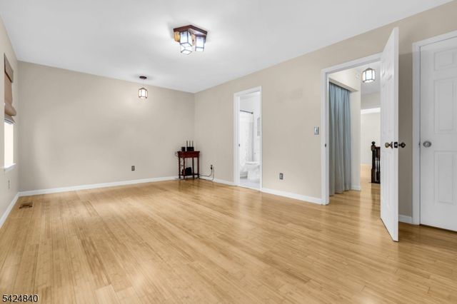 11 Cindy Ct, Lebanon Boro, NJ 08833