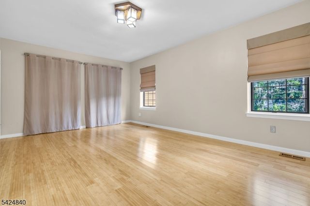 11 Cindy Ct, Lebanon Boro, NJ 08833
