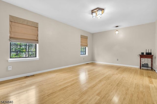 11 Cindy Ct, Lebanon Boro, NJ 08833