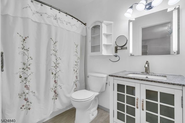 11 Cindy Ct, Lebanon Boro, NJ 08833