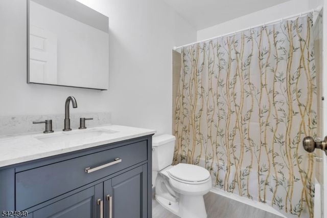11 Cindy Ct, Lebanon Boro, NJ 08833