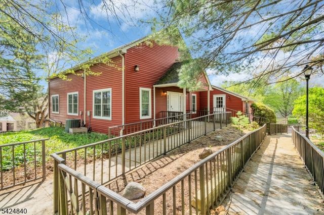 11 Cindy Ct, Lebanon Boro, NJ 08833