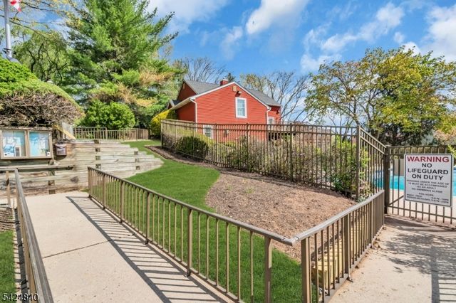 11 Cindy Ct, Lebanon Boro, NJ 08833