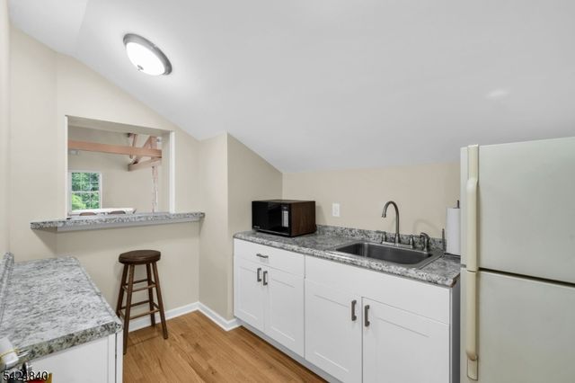 11 Cindy Ct, Lebanon Boro, NJ 08833