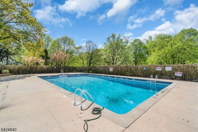 11 Cindy Ct, Lebanon Boro, NJ 08833
