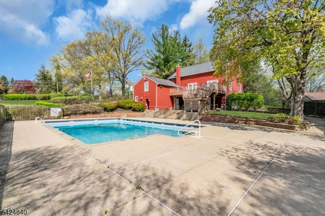 11 Cindy Ct, Lebanon Boro, NJ 08833
