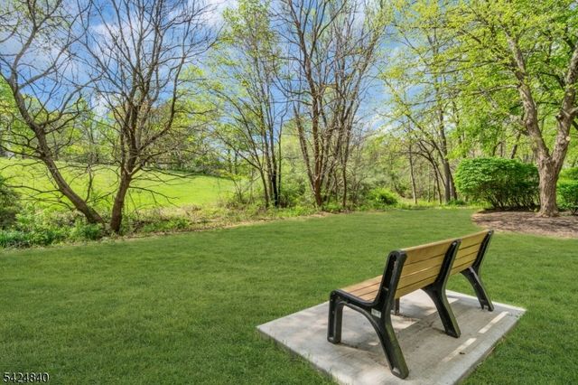 11 Cindy Ct, Lebanon Boro, NJ 08833