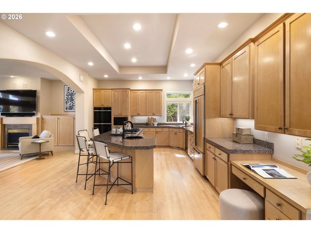 17454 BROOKHURST Ct, Lake Oswego, OR 97034