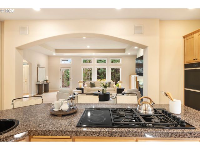 17454 BROOKHURST Ct, Lake Oswego, OR 97034