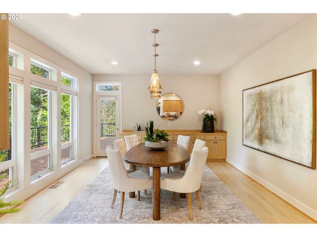 17454 BROOKHURST Ct, Lake Oswego, OR 97034