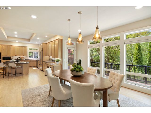 17454 BROOKHURST Ct, Lake Oswego, OR 97034