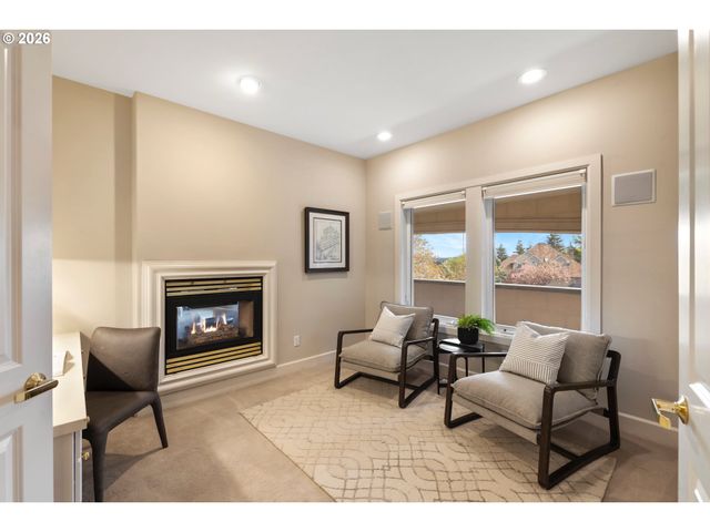 17454 BROOKHURST Ct, Lake Oswego, OR 97034