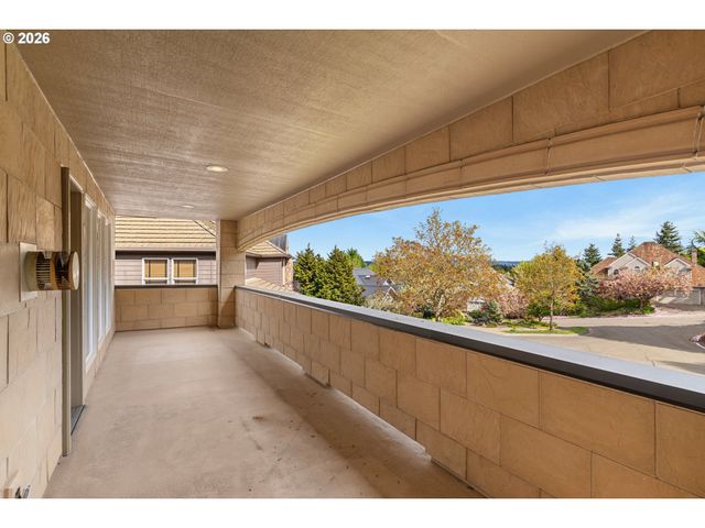 17454 BROOKHURST Ct, Lake Oswego, OR 97034