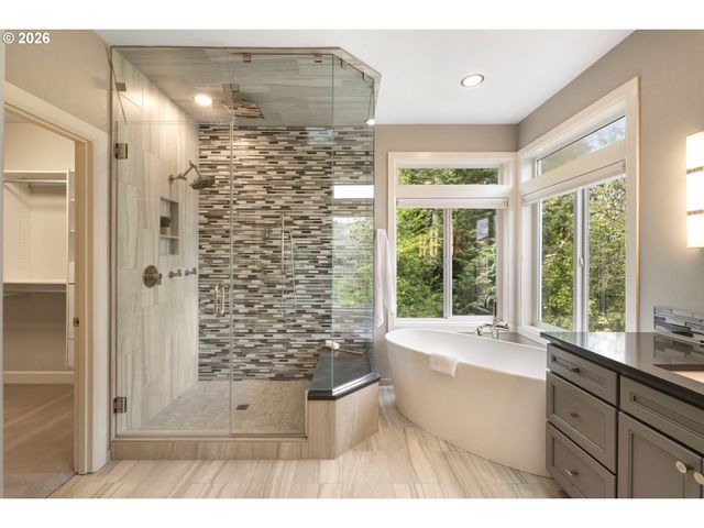 17454 BROOKHURST Ct, Lake Oswego, OR 97034