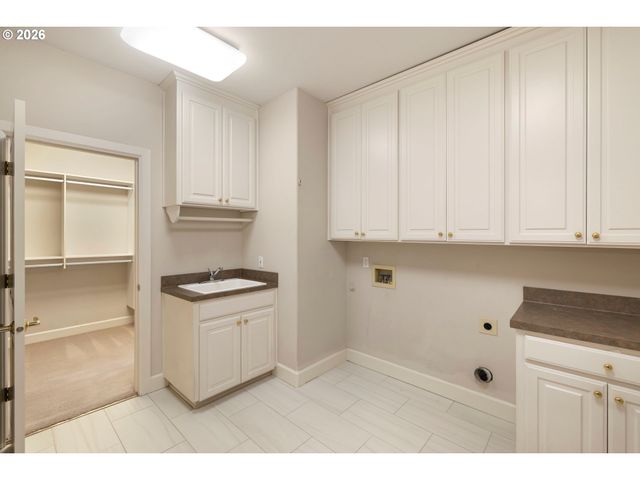 17454 BROOKHURST Ct, Lake Oswego, OR 97034