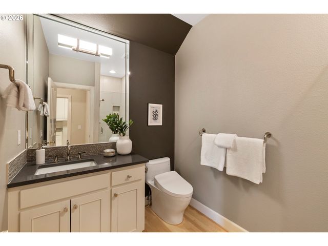 17454 BROOKHURST Ct, Lake Oswego, OR 97034