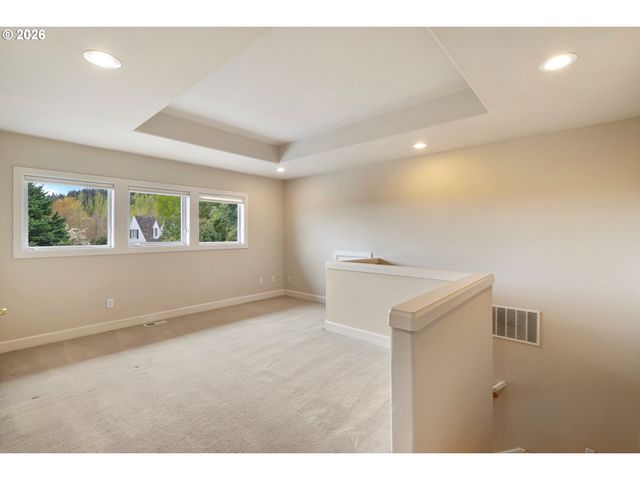 17454 BROOKHURST Ct, Lake Oswego, OR 97034