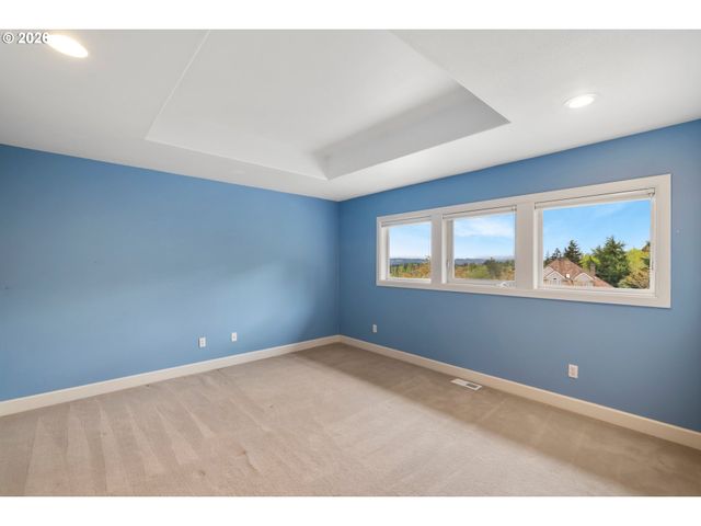 17454 BROOKHURST Ct, Lake Oswego, OR 97034