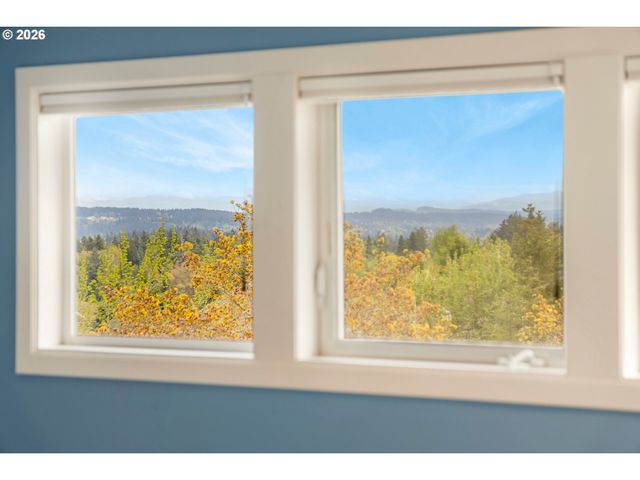 17454 BROOKHURST Ct, Lake Oswego, OR 97034