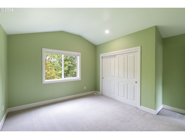 17454 BROOKHURST Ct, Lake Oswego, OR 97034