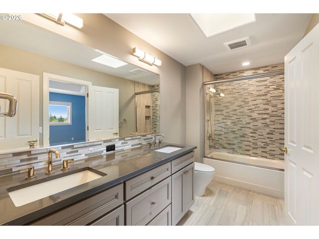 17454 BROOKHURST Ct, Lake Oswego, OR 97034