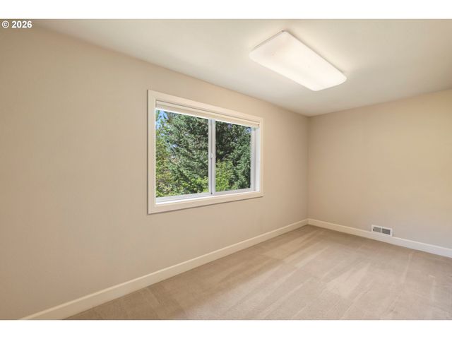 17454 BROOKHURST Ct, Lake Oswego, OR 97034