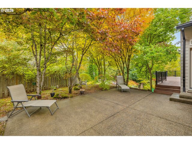 17454 BROOKHURST Ct, Lake Oswego, OR 97034