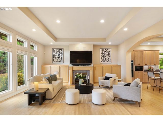 17454 BROOKHURST Ct, Lake Oswego, OR 97034