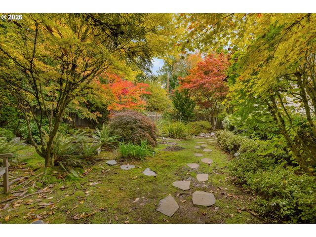 17454 BROOKHURST Ct, Lake Oswego, OR 97034