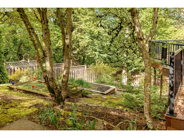 17454 BROOKHURST Ct, Lake Oswego, OR 97034