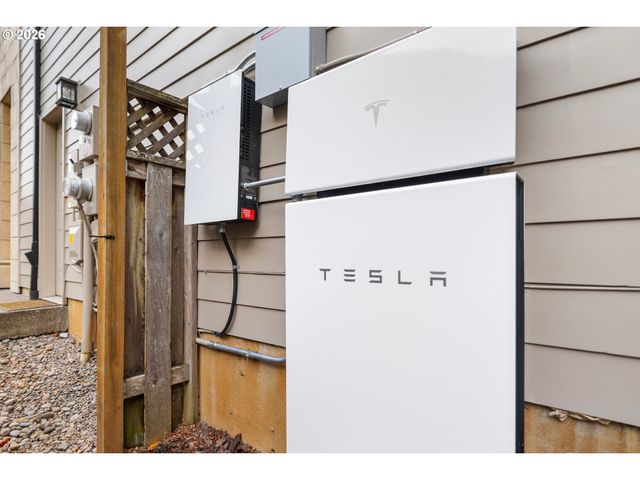 17454 BROOKHURST Ct, Lake Oswego, OR 97034