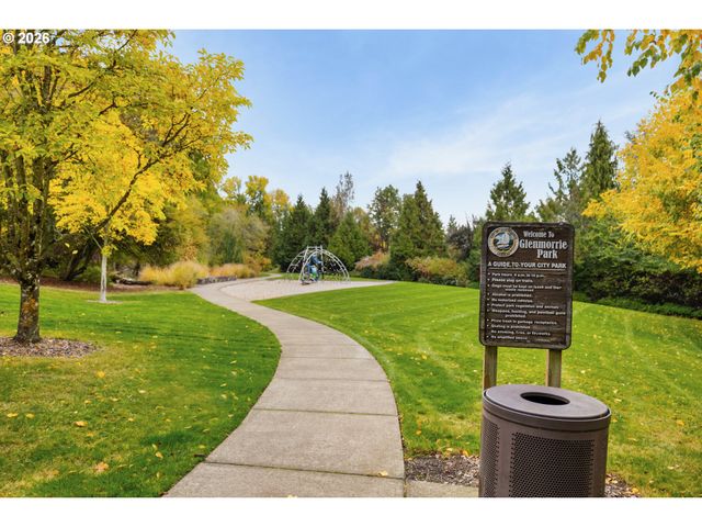 17454 BROOKHURST Ct, Lake Oswego, OR 97034