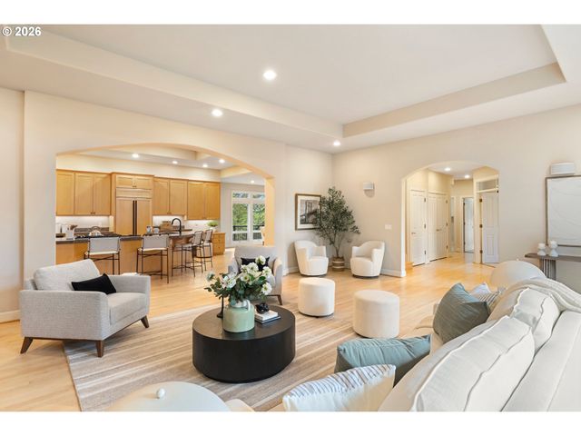 17454 BROOKHURST Ct, Lake Oswego, OR 97034