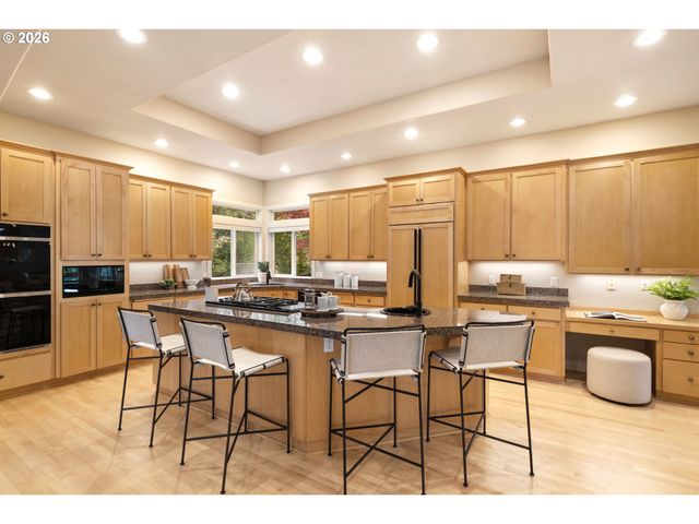 17454 BROOKHURST Ct, Lake Oswego, OR 97034