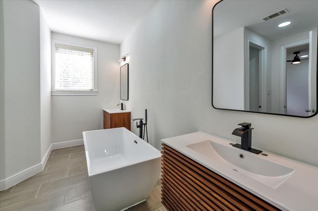 119 Capetown Lane, Conroe, TX 77356