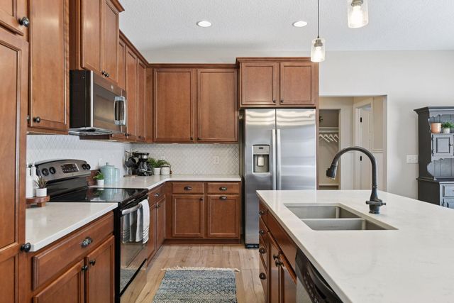 260 Liberty Heights Drive, Chaska, MN 55318