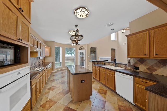 2513 Pecan Meadow Drive, Garland, TX 75040